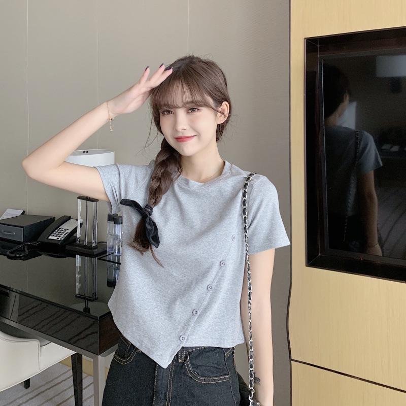 

2025 Солодкий та Гострий Жіночий Однотонний Кроп-Топ - Короткий Рукав, Незвичайний Ґудзик, Літній Трендовий Стиль. Extra Extra Large