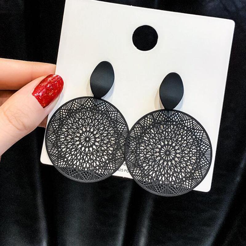 Punk Earrings Temperament Sweet Elegant Black Circle Temperament Hollow Pattern Earrings Women's Clothing Black Stud