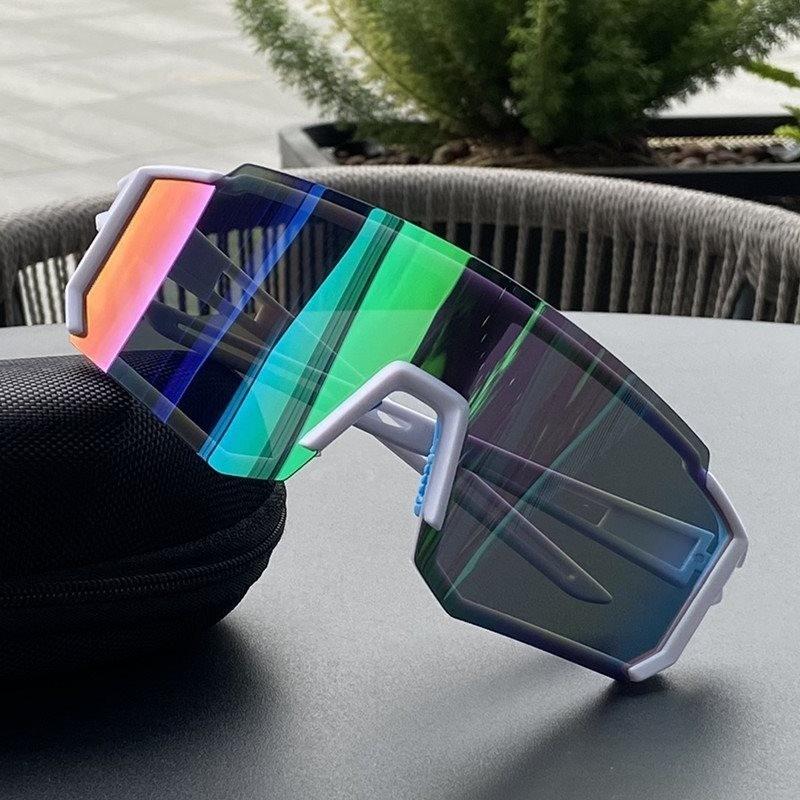Fashion Sports Sunglasses for Running and Cycling Windproof UV380 for Men and Woman