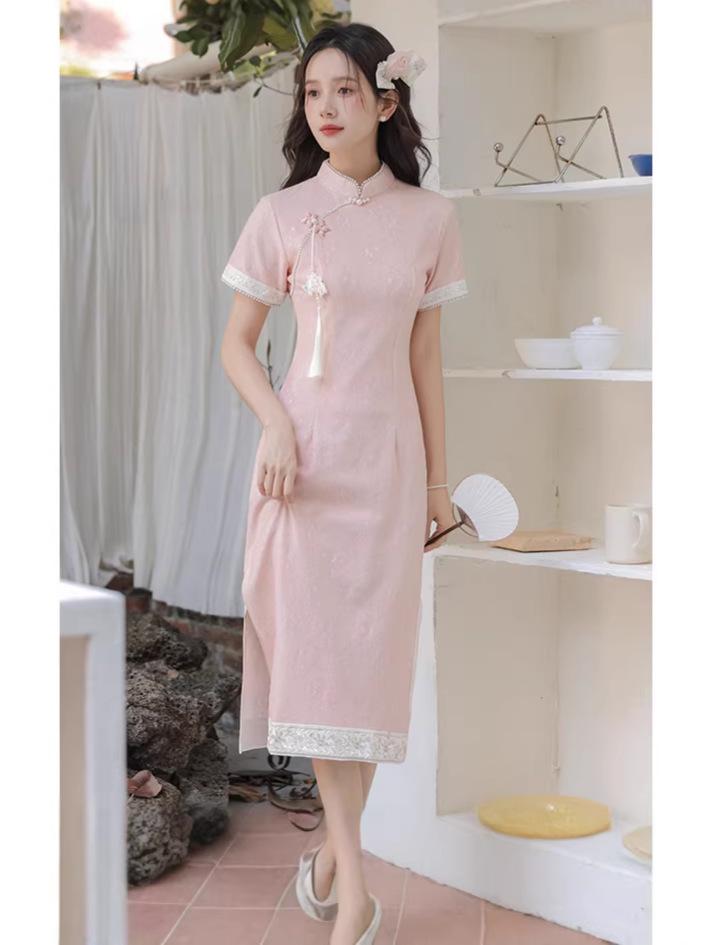 Pink Beaded Embroidered Slim-Fit Cheongsam with Press-Stud Closure