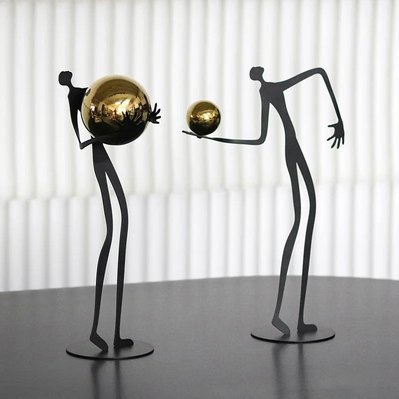 Metal Handicraft Abstract Portrait Sculpture Gold Ball-hugging Figure Metal Ornament Metal Figurine Home Decoration Accessories
