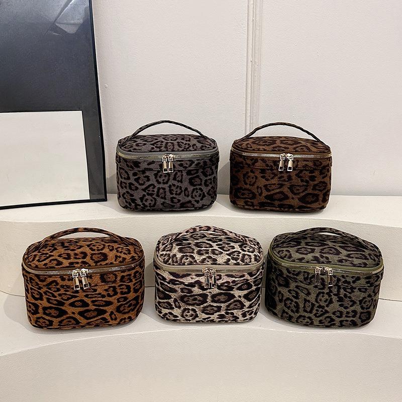 Vintage Leopard Makeup Bag for Women Girl Large Capacity Travel Cosmetic Case Bag Zipper Tote Lipstick Toiletry Pouch