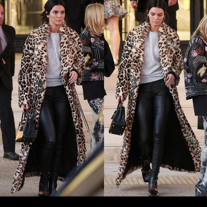 

Женское осеннее и зимнее пальто с леопардовым узором из искусственного меха, супер длинное пальто выше колена