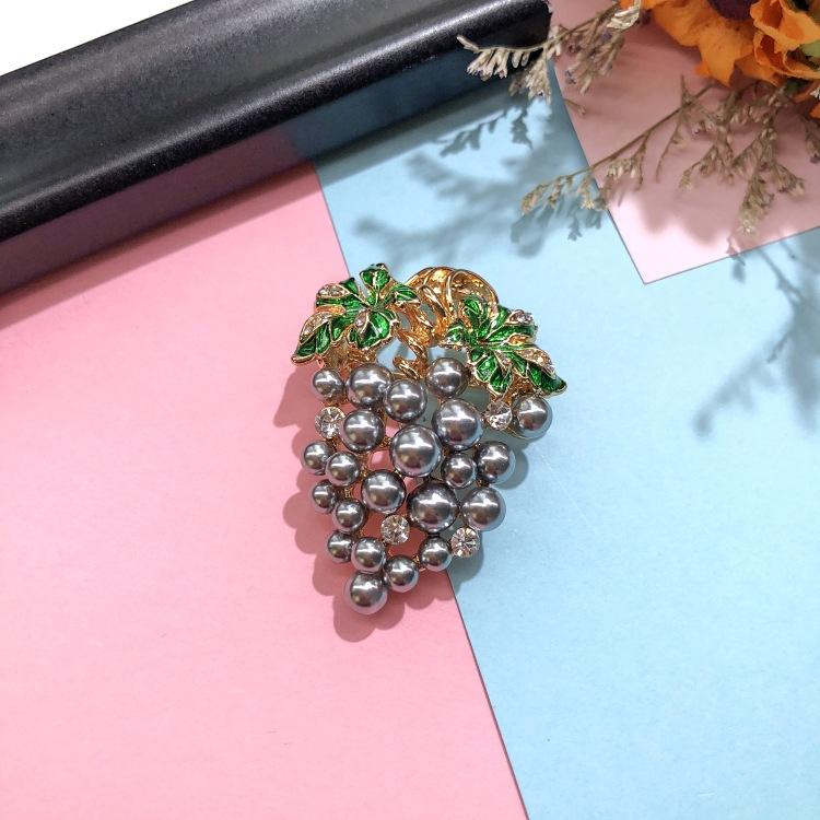 Beautiful Colorful Fruit Crystal Brooch Cartoon Fresh Grape Strawberry Radish Pin Silk Scarf Cardigan Accessories