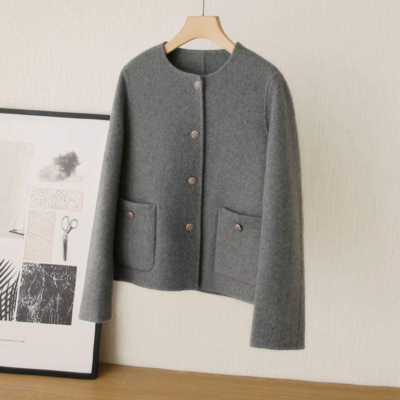 

Межсезонная Большая Распродажа тоже имеет хорошие товары! Классное соотношение, ткань Wang Fried! Женское шелковое шерстяное пальто маленькое Light gray 2401 L