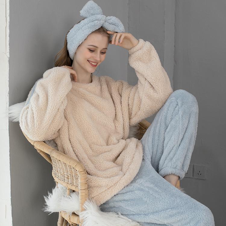 2024 Winter Plus Size Long Plush Women's Christmas Pajama Set - Loose Fit, European & American Style
