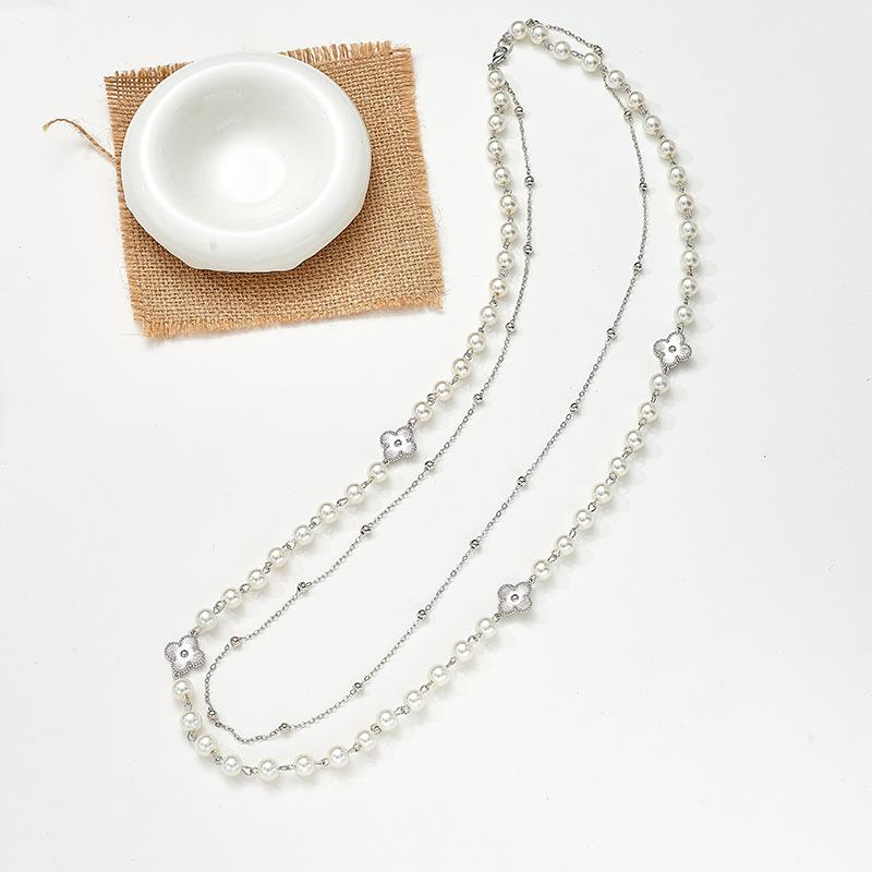 

Luxury Four-leaf Clover Necklace - Fashionable Long Layering Necklace for Women - Elegant and Chic Sweater Chain