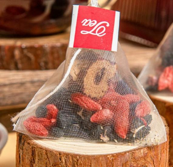 Mulberry Goji Berry Tea: Health Care Bagged Tea with Black and Red Goji Berries