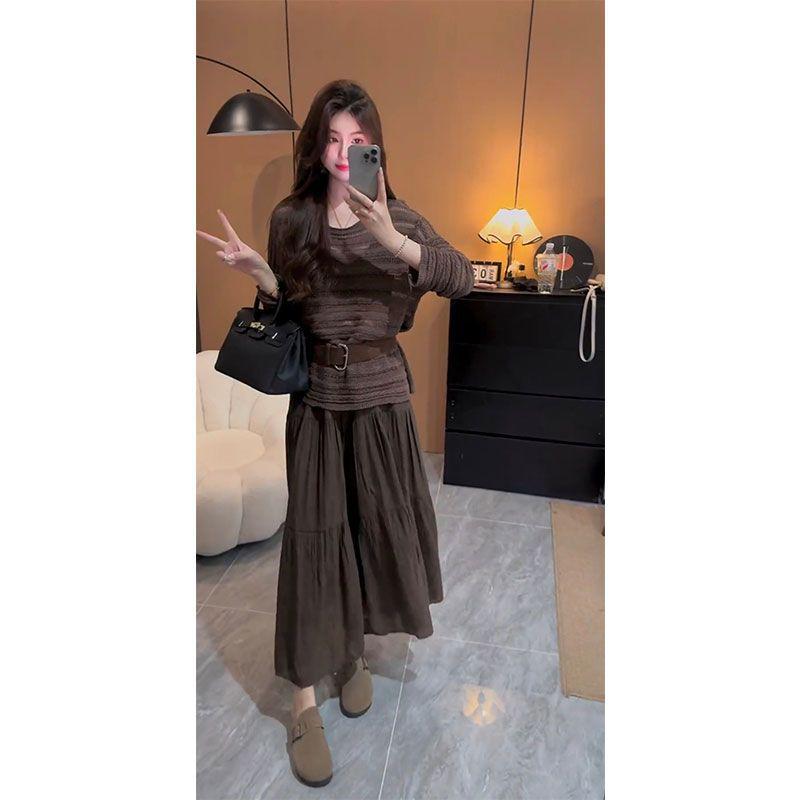 

2026 Korean Retro Hollow Knit Top & High Waist Slim Skirt Two-Piece Set for Women. 3XL (recommended for 145-160 jin)