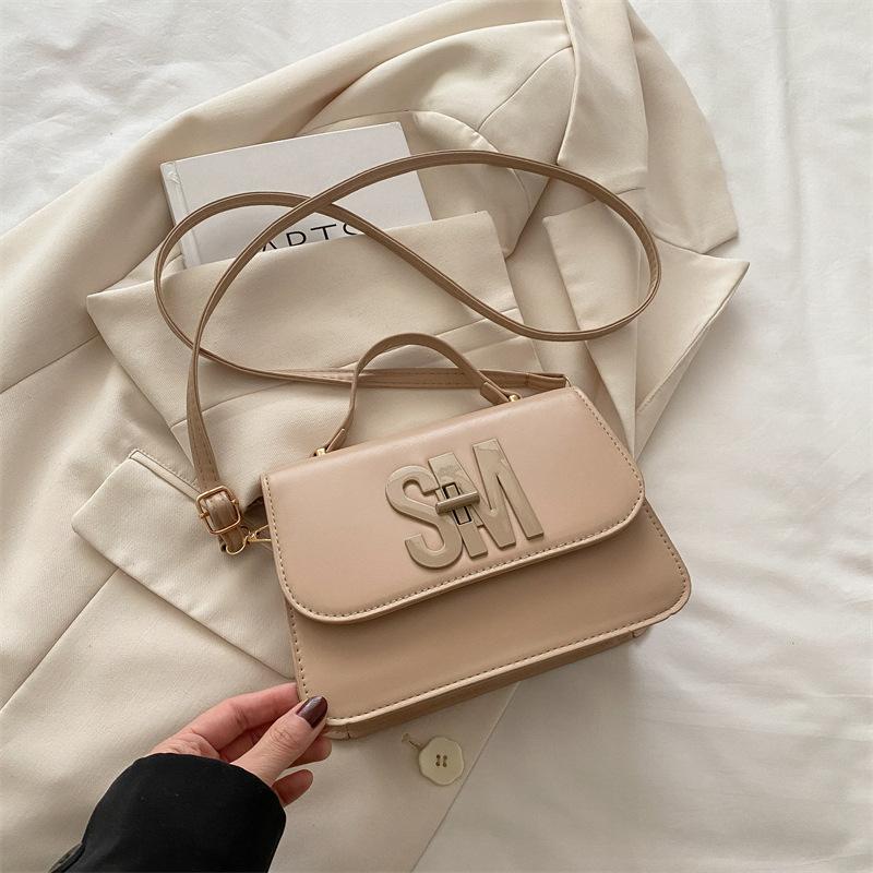 

Niche design 2025 новая маленькая квадратная сумка простая и вместительная сумка через плечо женская индивидуальная универсальная однотонная сумка хаки