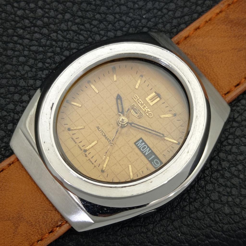 VINTAGE SEIKO 5 AUTOMATIC JAPAN MENS ORIGINAL DIAL WATCH a702371-5