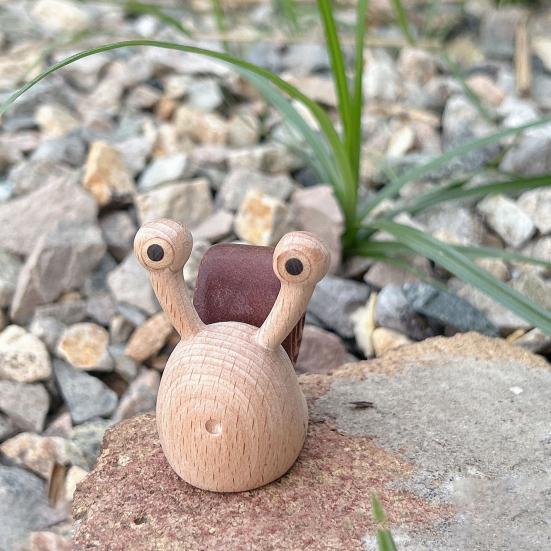 Wooden Snail Figurine, Hand-Carved Desktop Ornament, Natural Solid Wood Cute Snail Sculpture, Stress Relief Micro Landscape Decoration Gift for Home