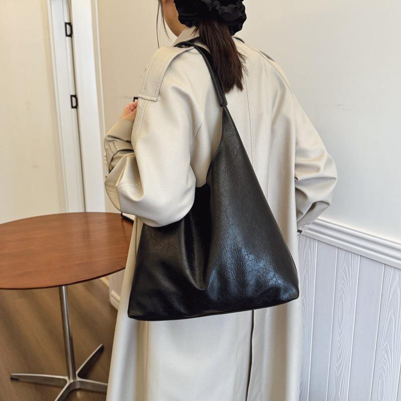 

Модная сумка для мамы и ребенка, сумка большой вместимости, женская сумка 2025, новая осенне-зимняя сумка-тоут для поездок на работу, универсальная сумка через плечо 35*13*40 чёрный