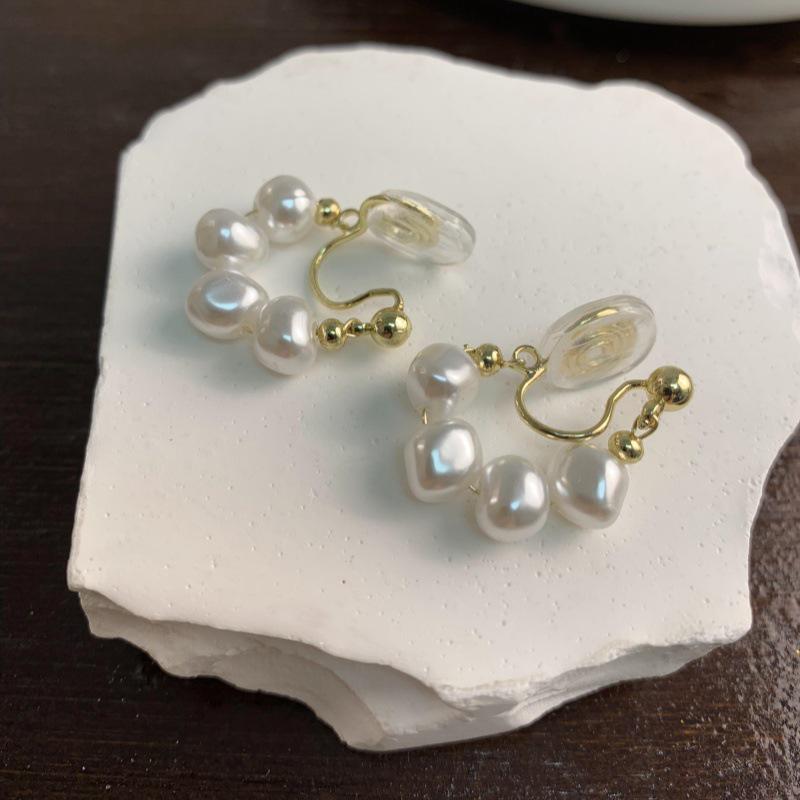 Elegant Retro Pearl Ear Cuff Earrings: No-Piercing, Versatile & High-End Fashion for Women.