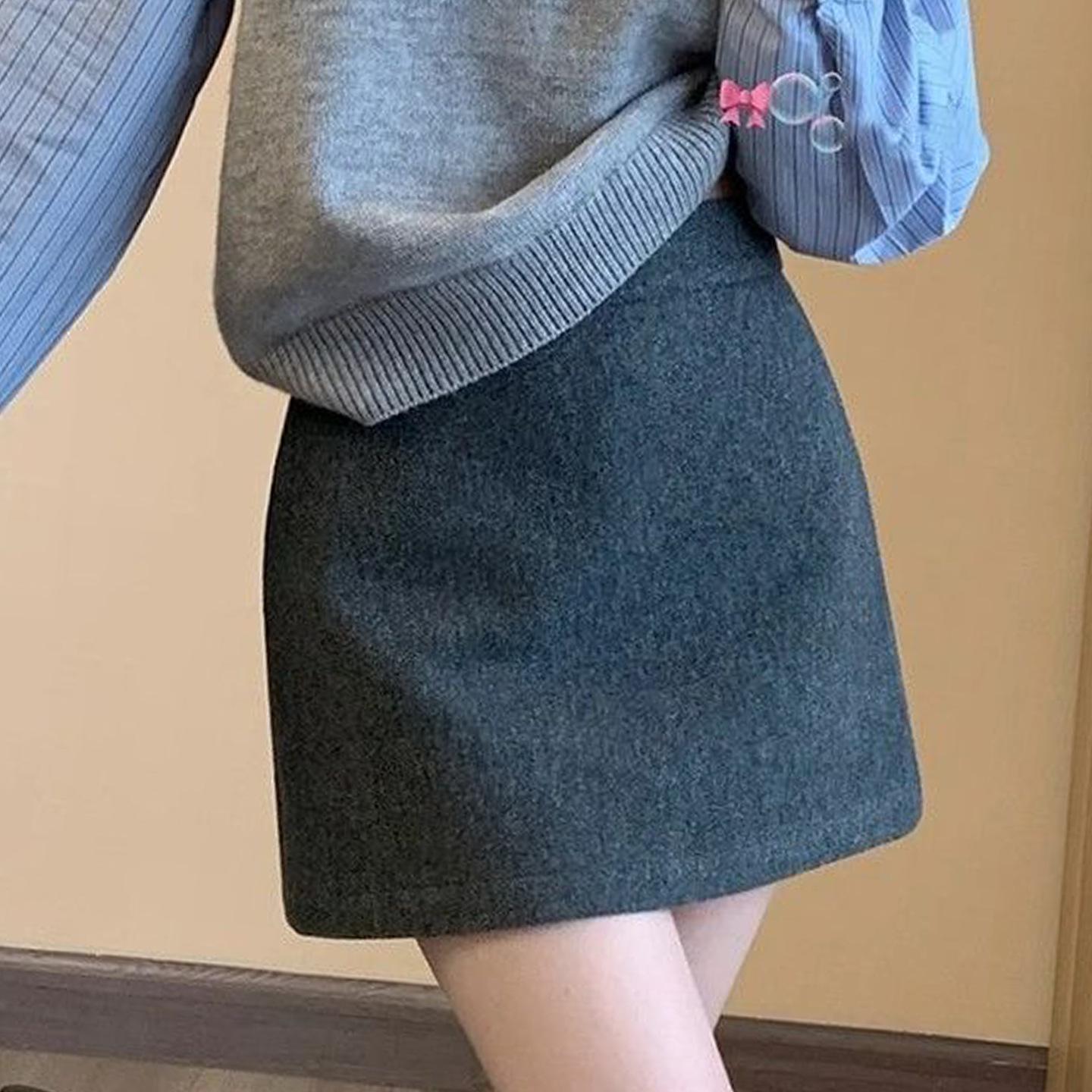 

Korean Style Petite Wool Blend High-Waisted Gray A-Line Skirt for Women – Autumn Winter Hip-Hugging Anti-Exposure Short Skirt XS (70-85 jin)