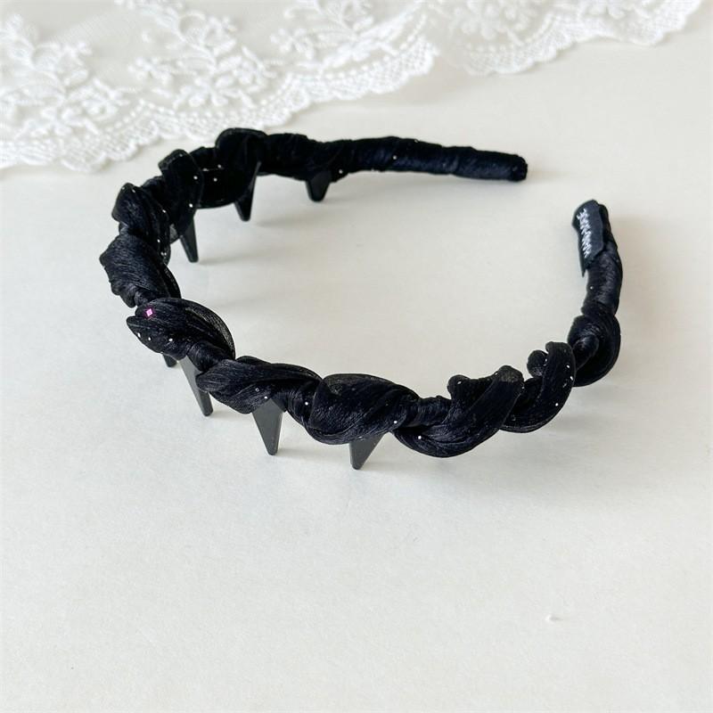 

Face Washing with Teeth-reducing Anti-slip High-crown Hairband for Women, Elegant Hair Tie with Pearl-like Fabric for Braiding Hair. Black silk gauze