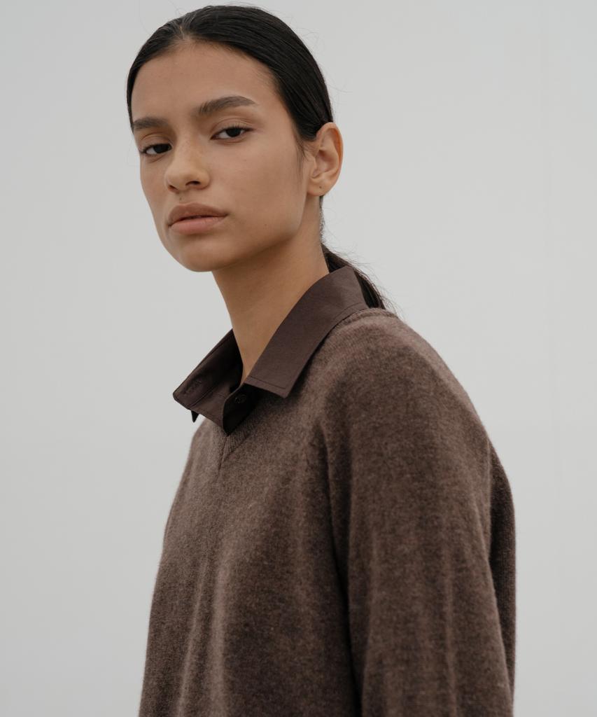 DENOAH Para V-Neck Pullover (Brown)