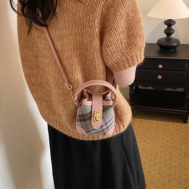 Small-scale Design Color-matching Handbag - Fashionable Crossbody Bag for Women, Single-shoulder Bucket Bag
