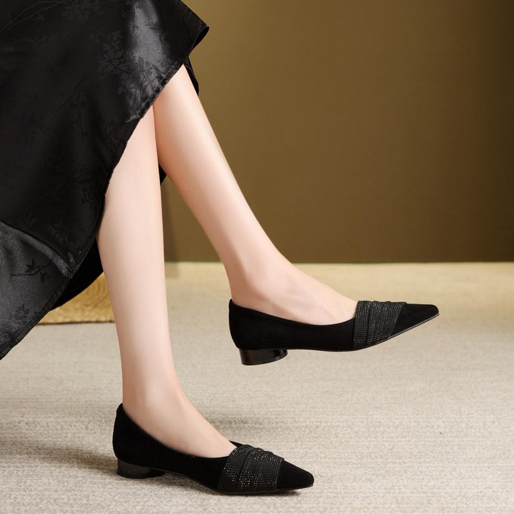 Petites chaussures pointues pour femmes 2025 Élégantes chaussures de banquet françaises Mocassins à semelles plates à décolleté bas Plein d'étoiles Diamants chauds Chaussures paresseuses