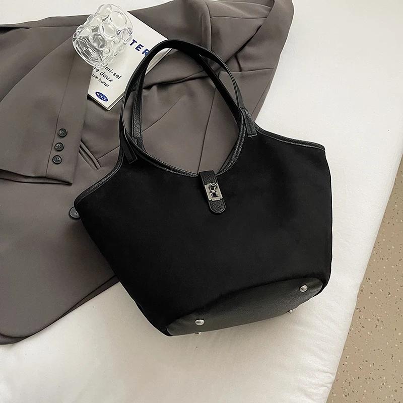 

Модная маленькая сумка через плечо из замши для женщин 2024 года, зимняя новая женская простая сумка-тоут под мышкой, сумки и кошельки чёрный