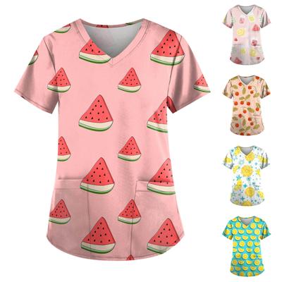 Blusa de bolsillo de trabajo con estampado de frutas y cuello en V de manga corta para mujer