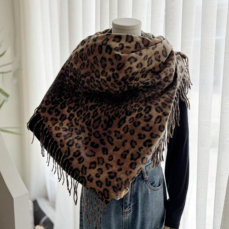 Leopard print scarf women's autumn and winter classic thickened imitation cashmere printed fringed shawl European and American versatile warm scarf