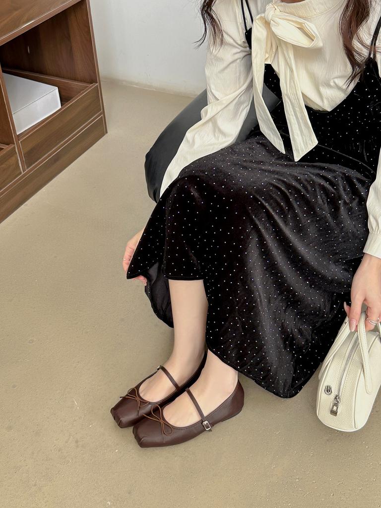 2025 Autumn and Winter New French Retro Square Head Shallow Mouth Single Shoes Women's Versatile One-word Belt Ballet Shoes Women