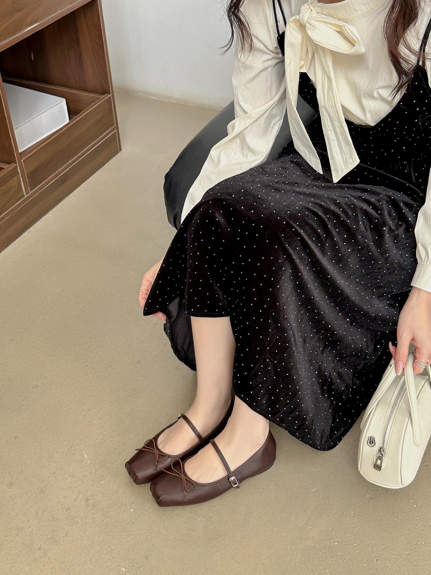 

2025 autumn and winter new French retro square head shallow mouth single shoes women s versatile one-word belt ballet shoes women 40