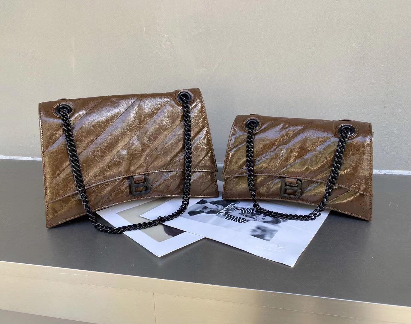 

Сумка-песочные часы из гофрированной коровьей кожи весна/лето 2023 г.: Цепочка с бриллиантами, пряжка B-образной формы, дизайн на плечо/через плечо для женщин