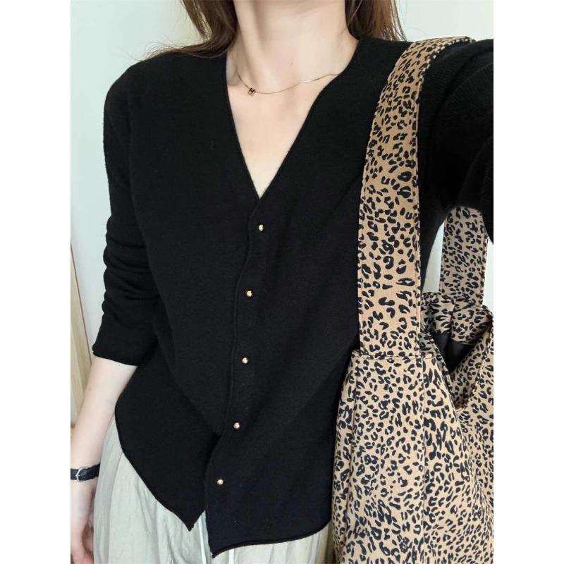 

Вязаный кардиган женский новый ранняя осень нежная одежда с V-образным вырезом омолаживающий тонкий свободный свитер-жакет женский One size чёрный