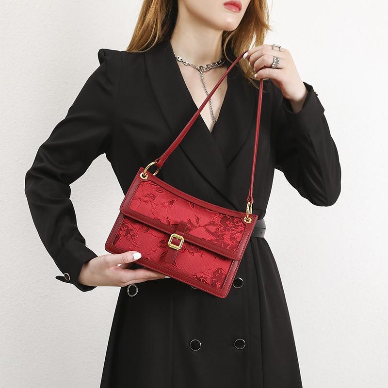 Red women's bag 2024 new niche design wedding bag bride's bag underarm bag fashionable crossbody handbag