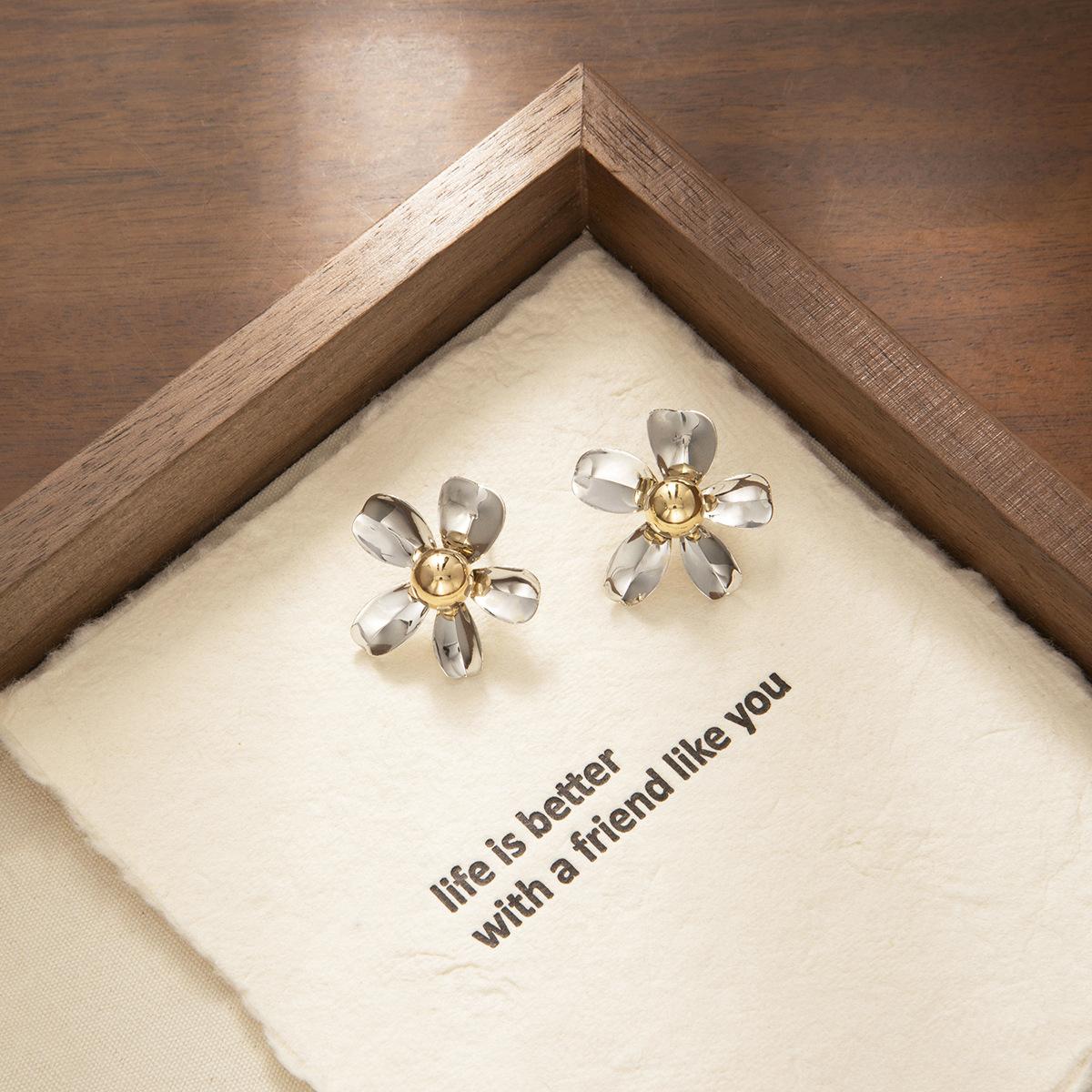 Премиальные блестящие металлические серьги-цветы Тяжелая промышленность Легкая роскошь Нишевые уникальные серьги Персонализированные модные серьги