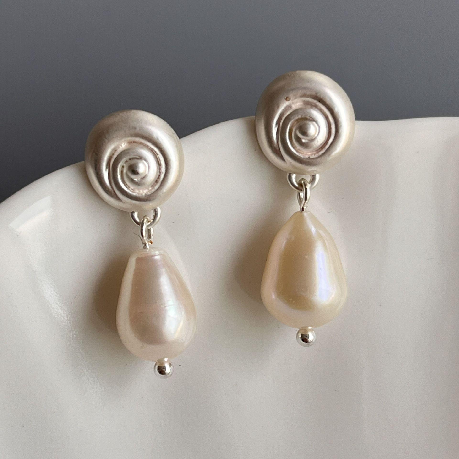 

Новые подвески из ракушек, бусины из голубого камня, фарфора, белого камня, пресноводного жемчуга, нишевый дизайн, темперамент, универсальные высококачественные женские серьги