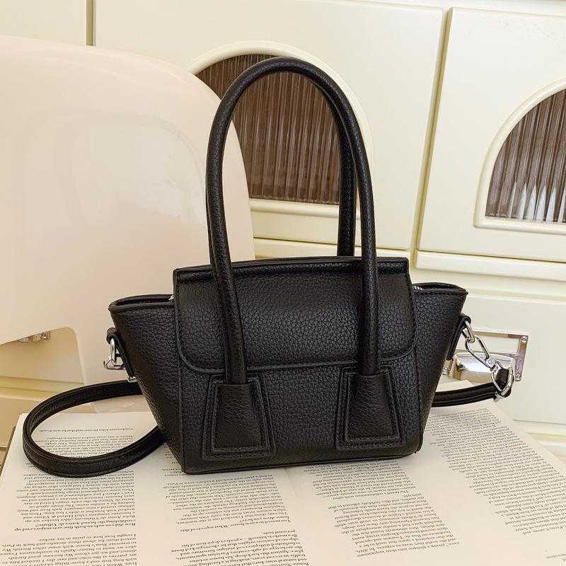 

Сумка под мышкой, сумка-мессенджер через плечо 2025 новая модная, текстура в иностранном стиле, для поездок на работу, портативная сумка-ведро, сумка женская чёрный