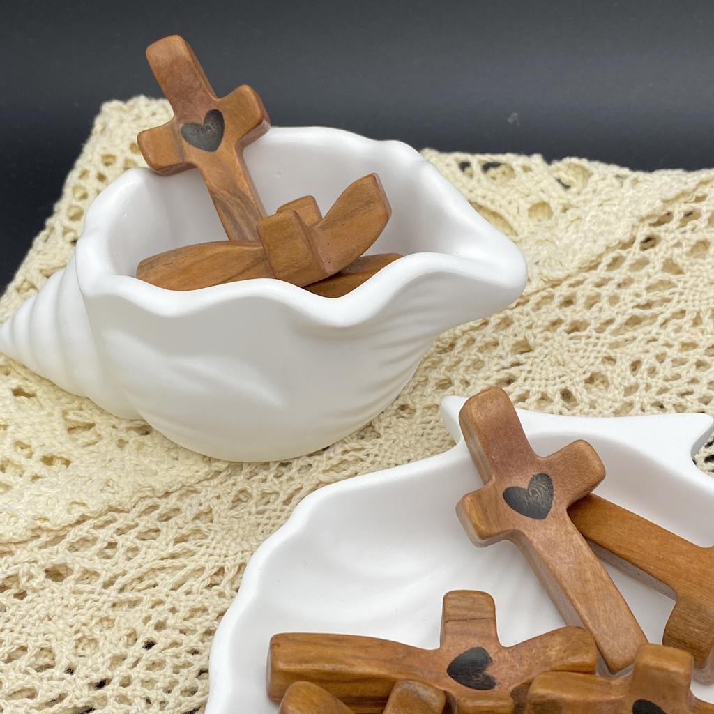 Solid Wood Love Heart Black Walnut Cross Cross-Border Hot Selling Wooden Cross Church Easter Keychain