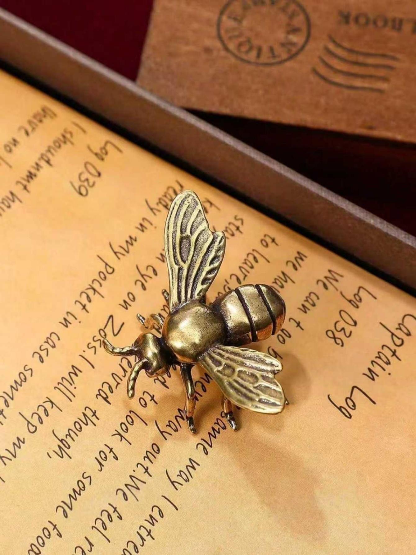 

Antique-style handcrafted brass art piece, cute bee and Highland cow tea pet, desktop micro landscape decoration.