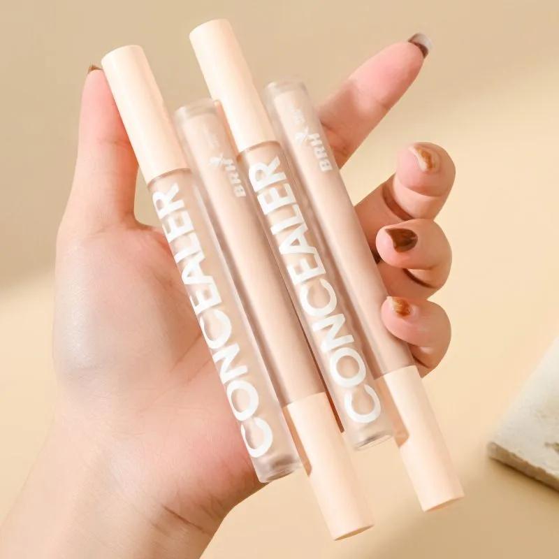 Liquid concealer, available in 2 colors