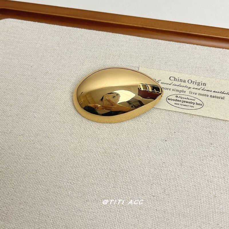

and American Style Metallic Glossy Teardrop-Shaped Brooch, Unique and Elegant, Heavy Craftsmanship Accessory, Niche Design, Fashionable Pin for Women Gold Brooch