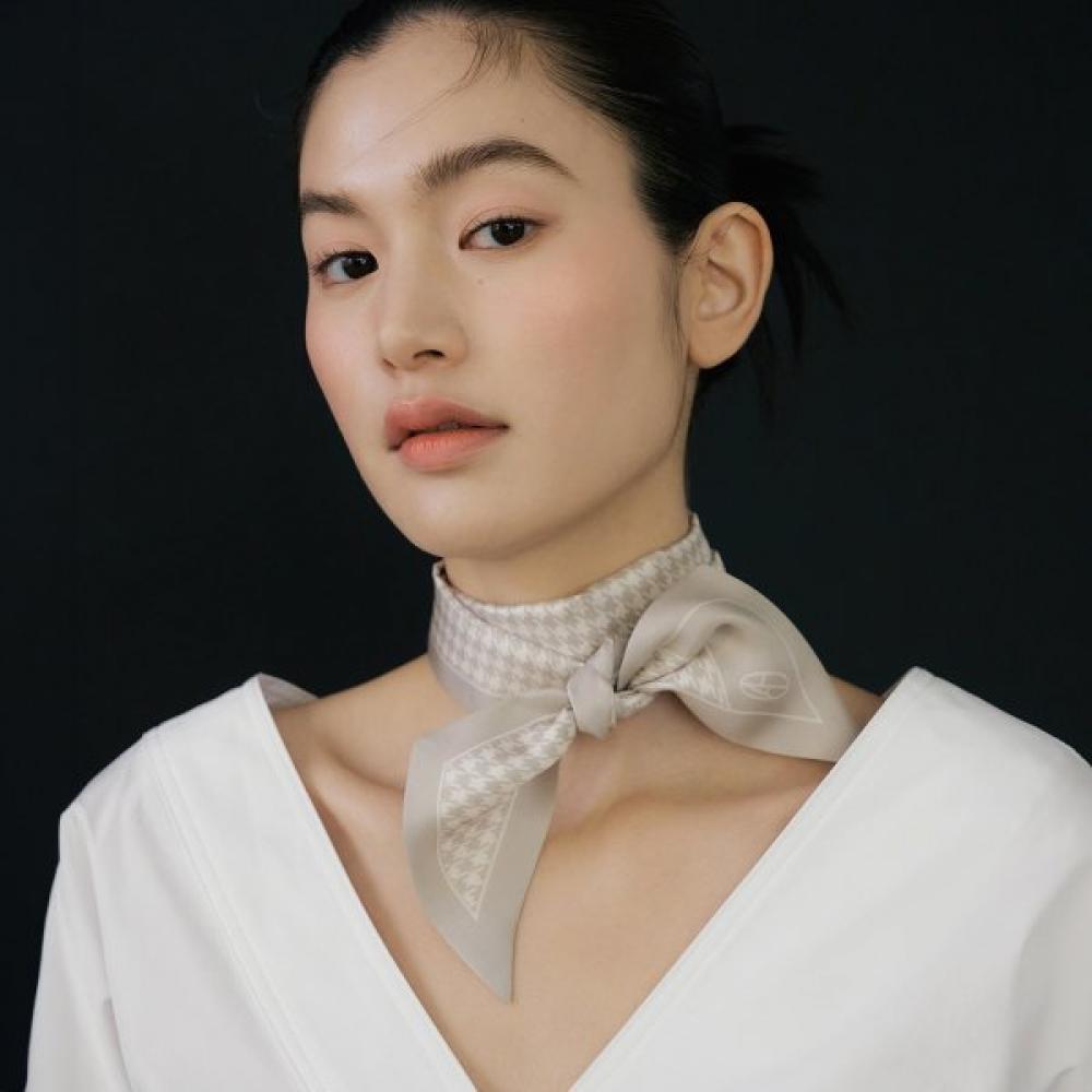 Avvina Pelle Long Twilly Silk Scarf   Houndstooth Sand Single option