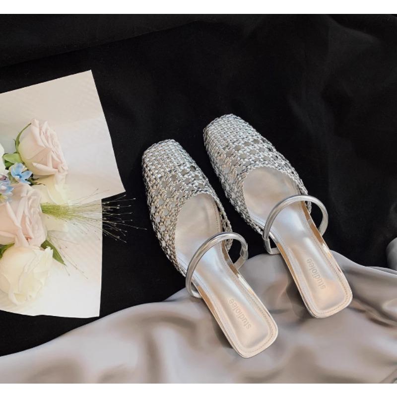 

Новый стиль Новые шлепанцы Квадратный носок Ажурные плетеные тапочки Женская обувь Крутые тапочки 40 серебряный