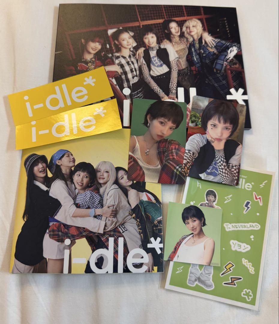 

[USED] i-dle Limited ver. Poster ver. Bonus Soyeon available