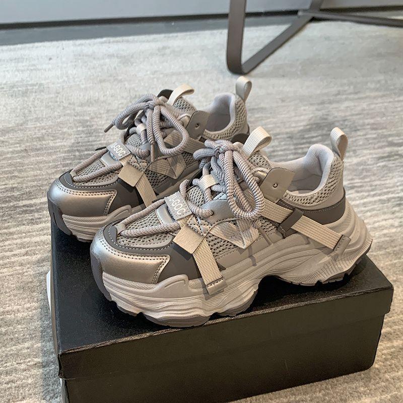 Platform dad shoes for women and small people increase in height. New early autumn muffin casual sports shoes are lightweight.