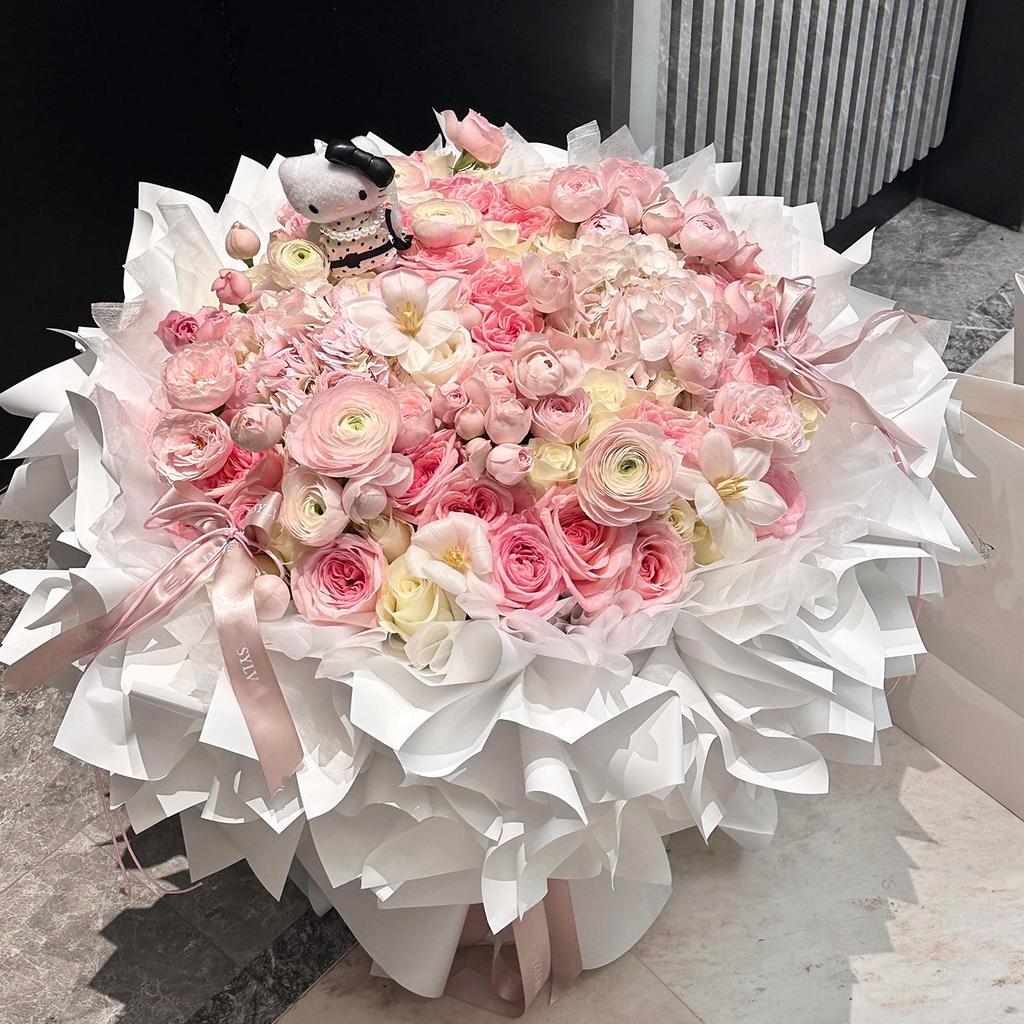 Eternal Flower: Elegant Mixed Rose Bouquet - Ideal for Girlfriend, Best Friend, or as a Luxurious Birthday Gift. Simulation Soap Flower Bouquet.