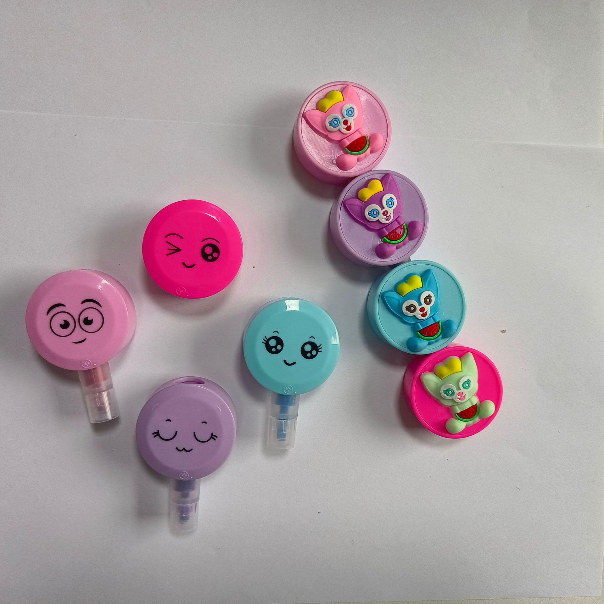 

Artistic Expression Silicone Pen Set: Floral and Grass Design with Round Ball Pens Divides into several small sections