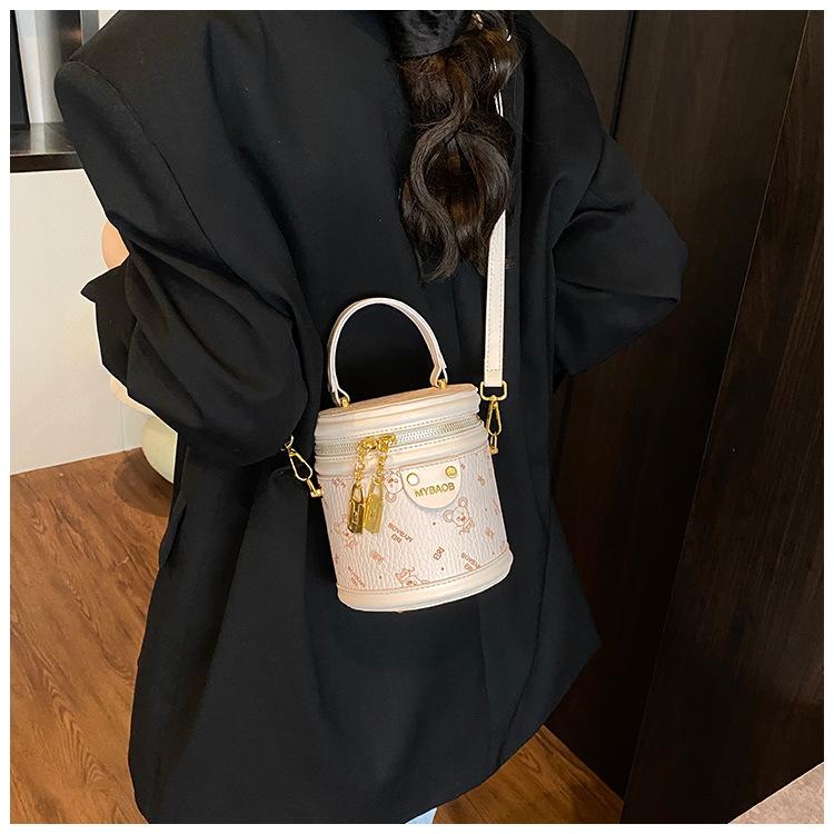 Premium Version Bucket Bag Women's 2025 Spring and Summer New Fashion Portable Cylinder Bag Retro Printed Messenger Bag