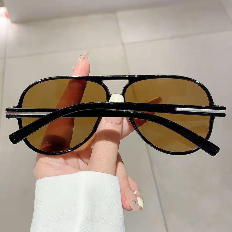 Vintage Woman Oval Shape Sunglasses Brand Designer Sun Glasses Trendy Street Shoot Shades Eyewear Uv400