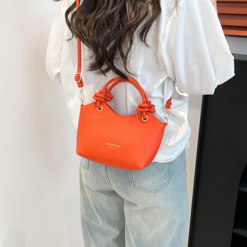 Hand carry fashion bucket bag women's Korean version ins shoulder bag 2025 spring new simple casual portable messenger bag