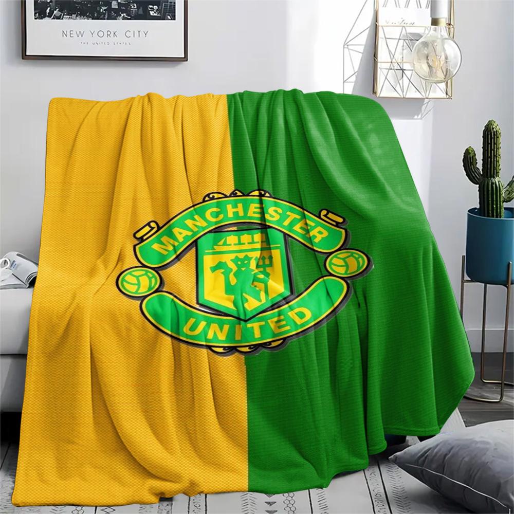 1 szt. Koc Flanelowy z Nadrukiem MANCHESTER UNITED Wysokiej Jakości Ciepły Komfortowy Pokrowiec na Wszystkie Pory Roku Idealny na Prezenty Wystrój Domu