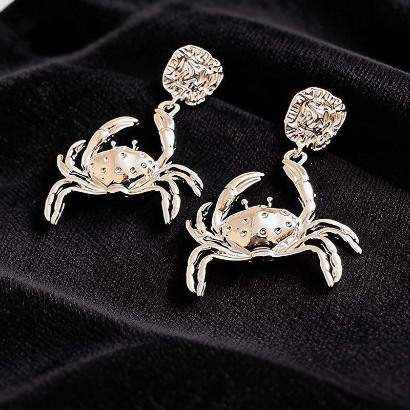 Silver Needle European-American Metal Crab Stud Earrings – Unique High-end Fashion Accessories for Women