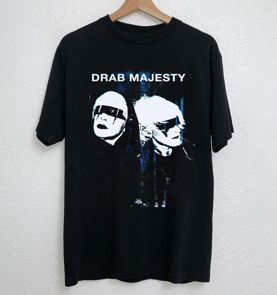 NEUES Drab Majesty Bandmitglied Kurzarm Schwarz Alle Größen T-Shirt KH1775 Unisex T-Shirt